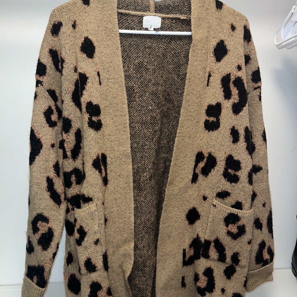 Chic Leopard Patterned Open Cardigan
